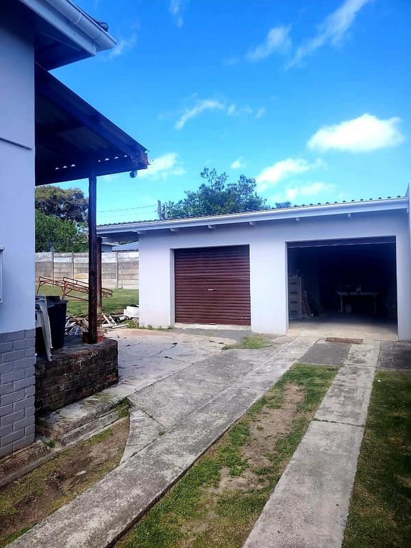 4 Bedroom Property for Sale in Cambridge West Eastern Cape